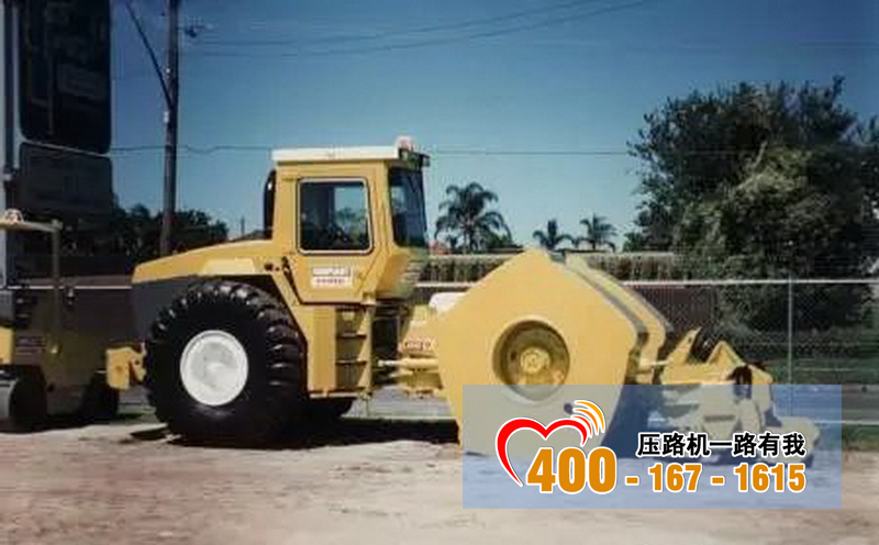 自行式沖擊式壓路機